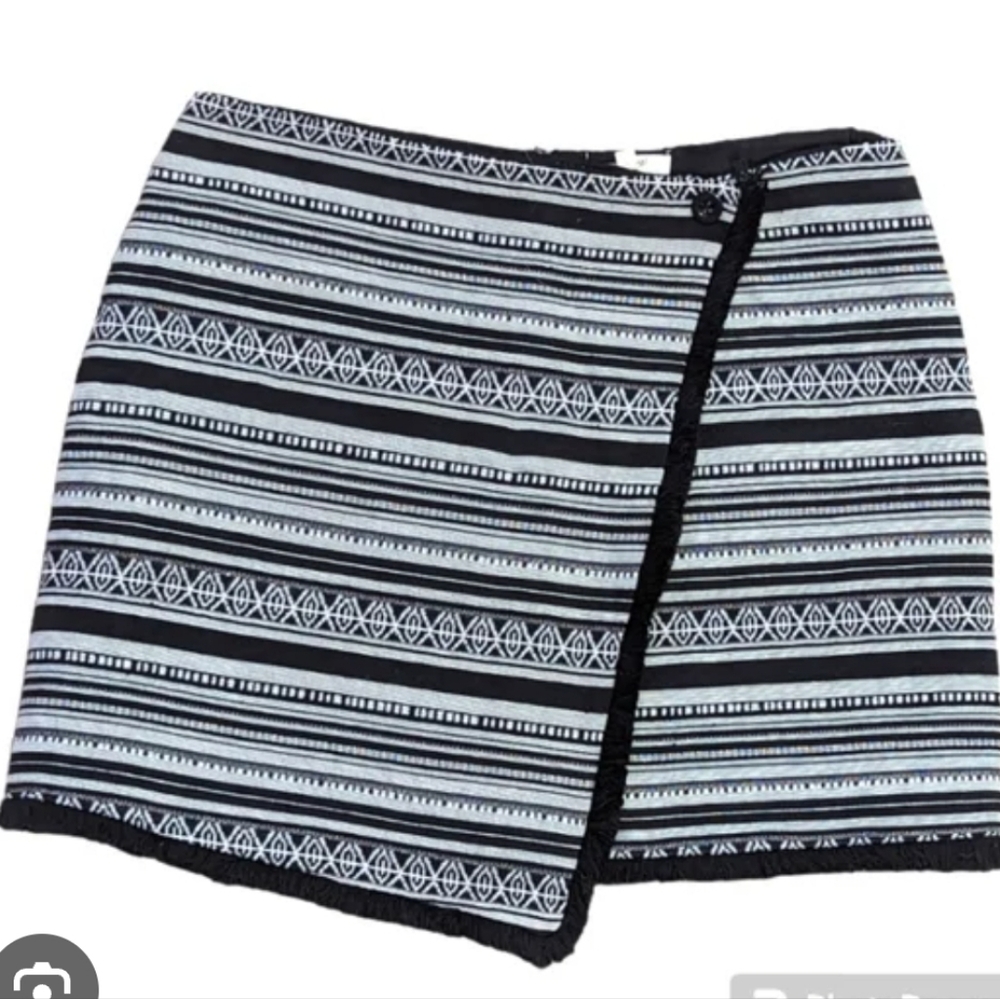 NWT Hem & Thread Black and White Abstract Skirt With Fringe